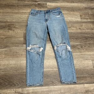 American Eagle Outfitters Light Wash Mom Jeans Size 4 Short